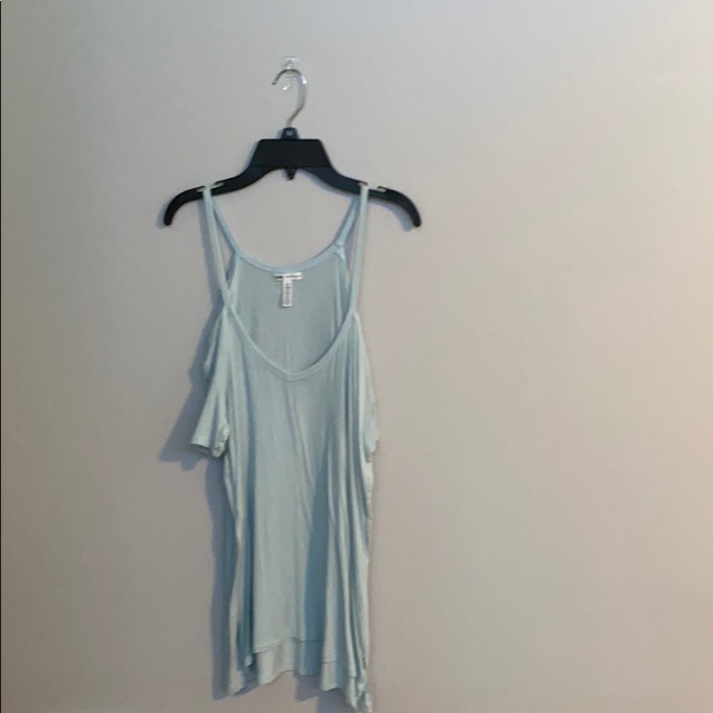 T-shirt with shoulder cut out